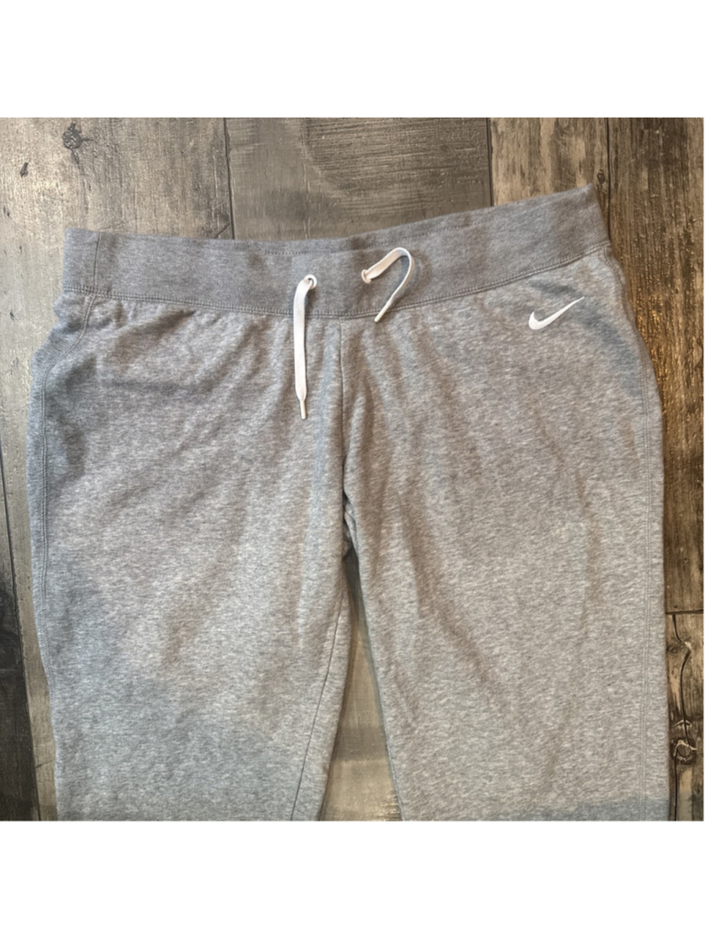 Nike Gym Vintage capri sweatpants featuring a white drawstring Light Grey Soft - Picture 3 of 5